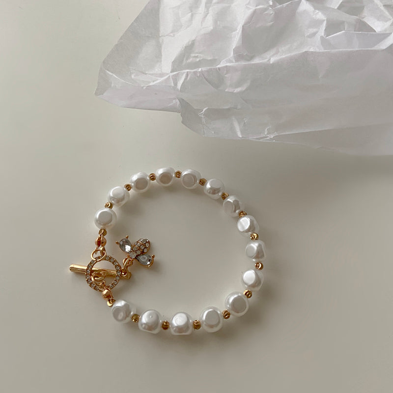 Pearl Harmony: Exquisite Pendant Bracelet