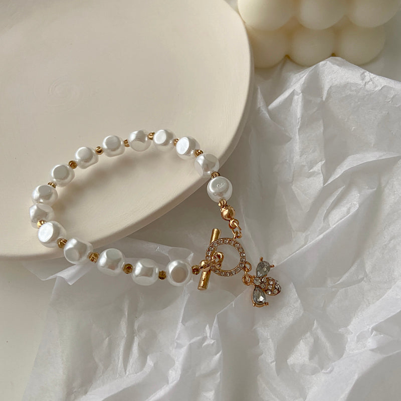 Pearl Harmony: Exquisite Pendant Bracelet