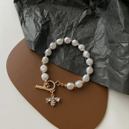 Pearl Harmony: Exquisite Pendant Bracelet